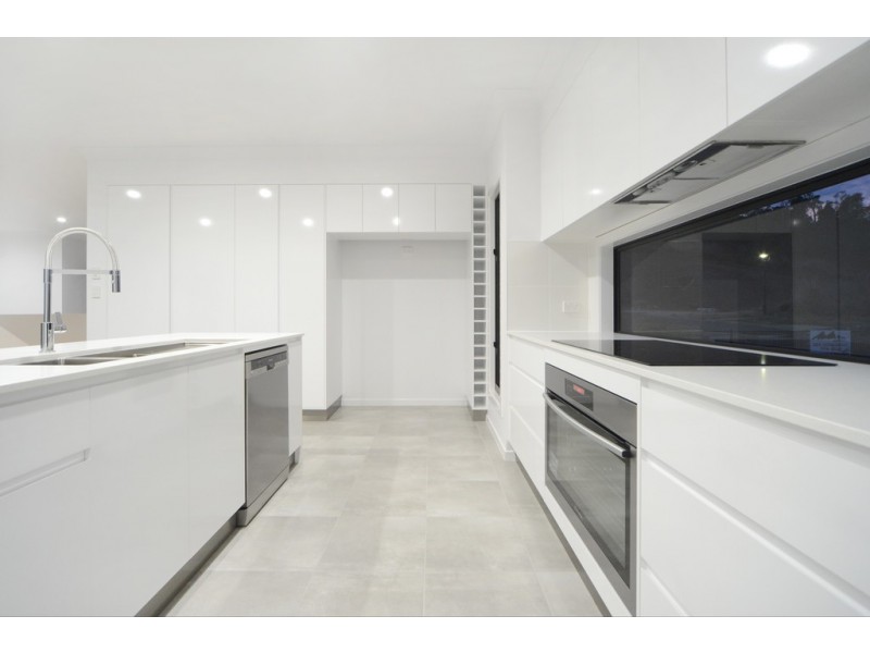 24 Whitehaven Crescent, Cannonvale QLD 4802