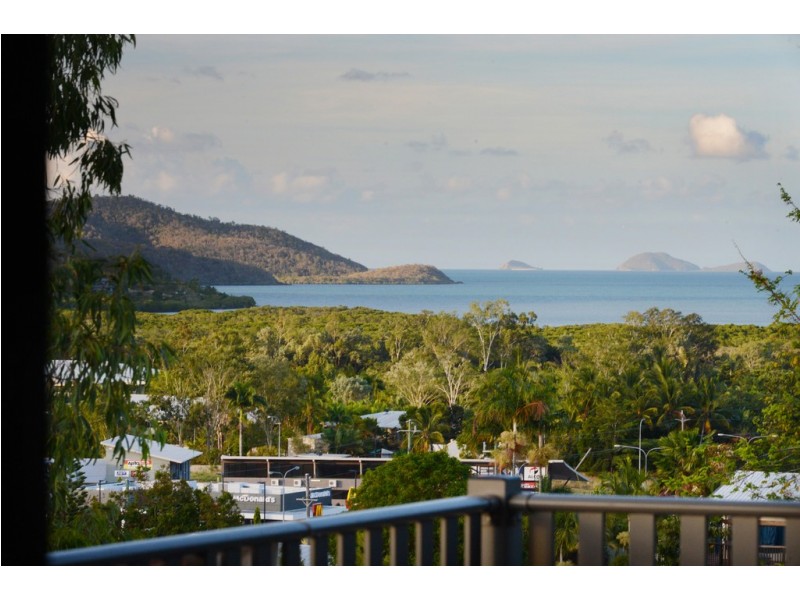 24 Whitehaven Crescent, Cannonvale QLD 4802