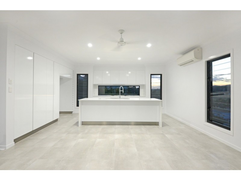 24 Whitehaven Crescent, Cannonvale QLD 4802