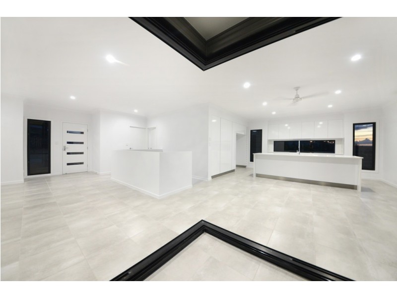 24 Whitehaven Crescent, Cannonvale QLD 4802