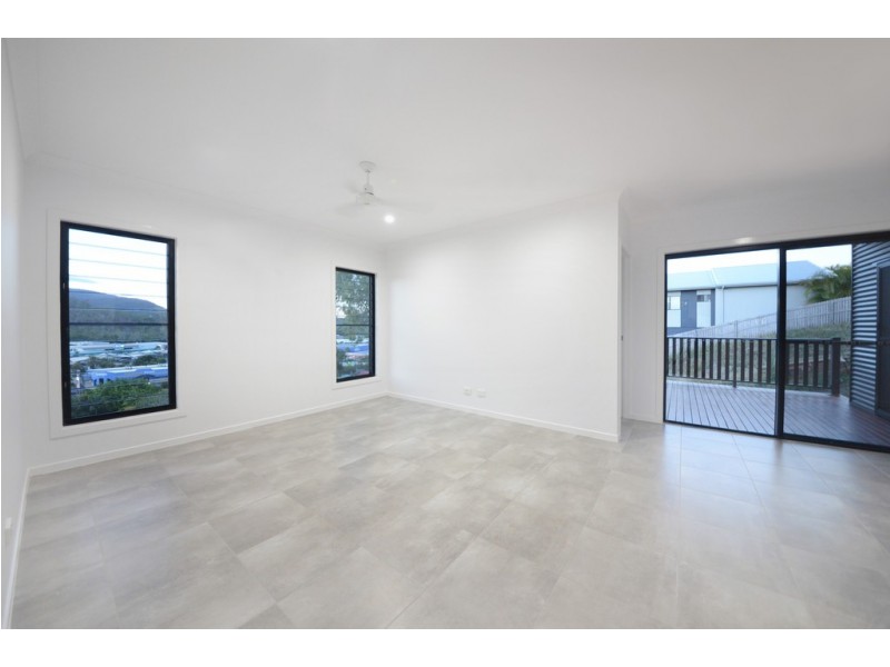 24 Whitehaven Crescent, Cannonvale QLD 4802