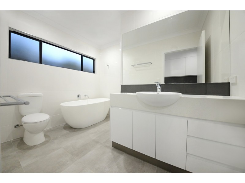 24 Whitehaven Crescent, Cannonvale QLD 4802