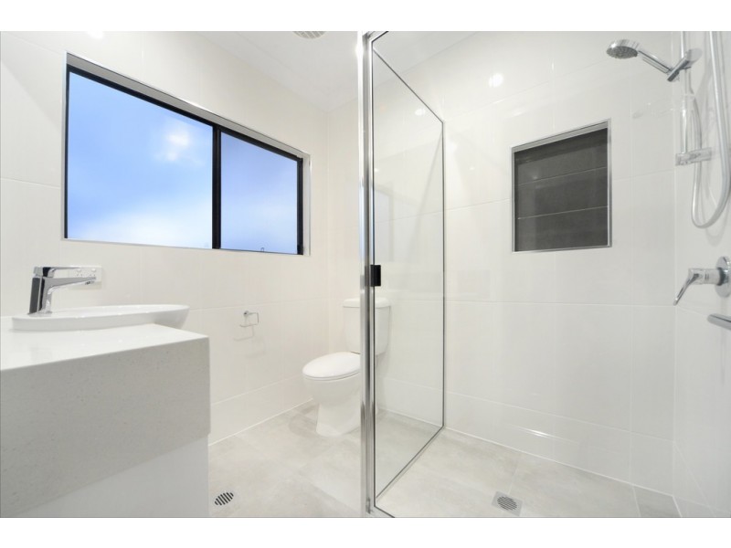 24 Whitehaven Crescent, Cannonvale QLD 4802
