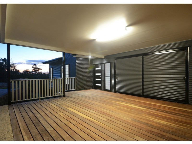 24 Whitehaven Crescent, Cannonvale QLD 4802