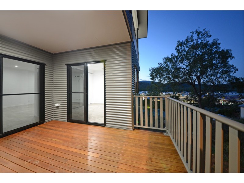 24 Whitehaven Crescent, Cannonvale QLD 4802