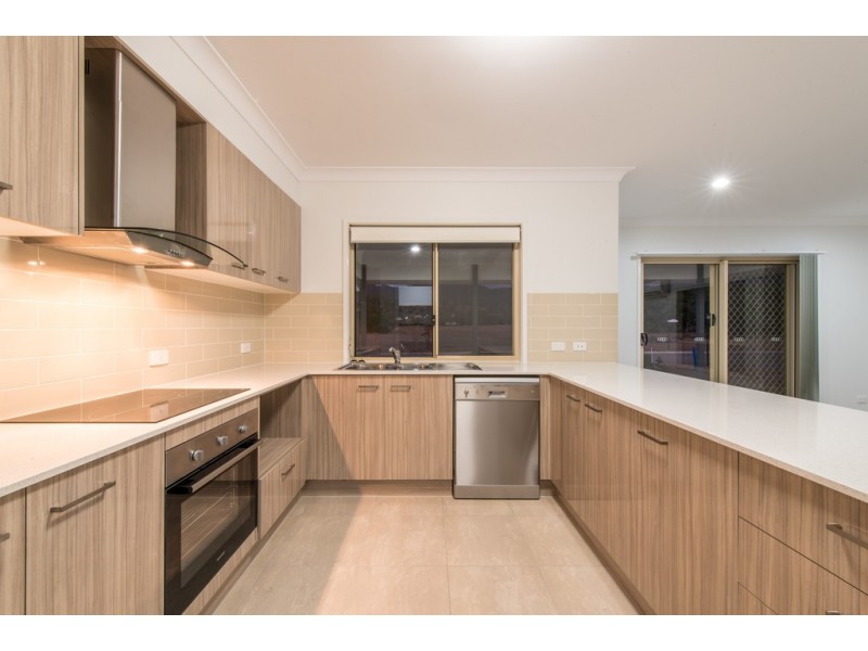 4 Spritsail Crescent, Cannonvale QLD 4802
