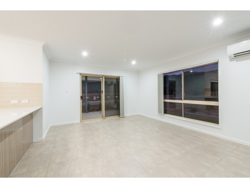 4 Spritsail Crescent, Cannonvale QLD 4802