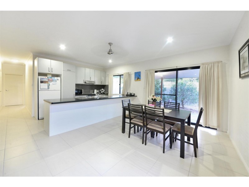 2/59 South Molle Boulevard, Cannonvale QLD 4802