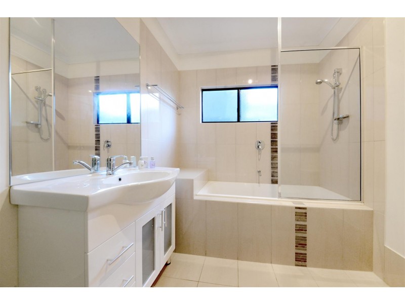 2/59 South Molle Boulevard, Cannonvale QLD 4802