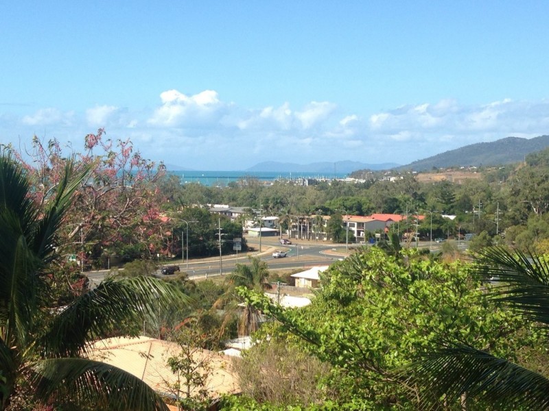 9a Woomerah Avenue, Cannonvale QLD 4802