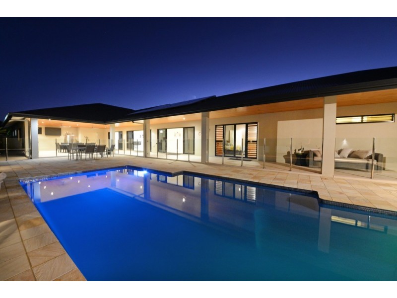 11 Henderson Street, Cannonvale QLD 4802