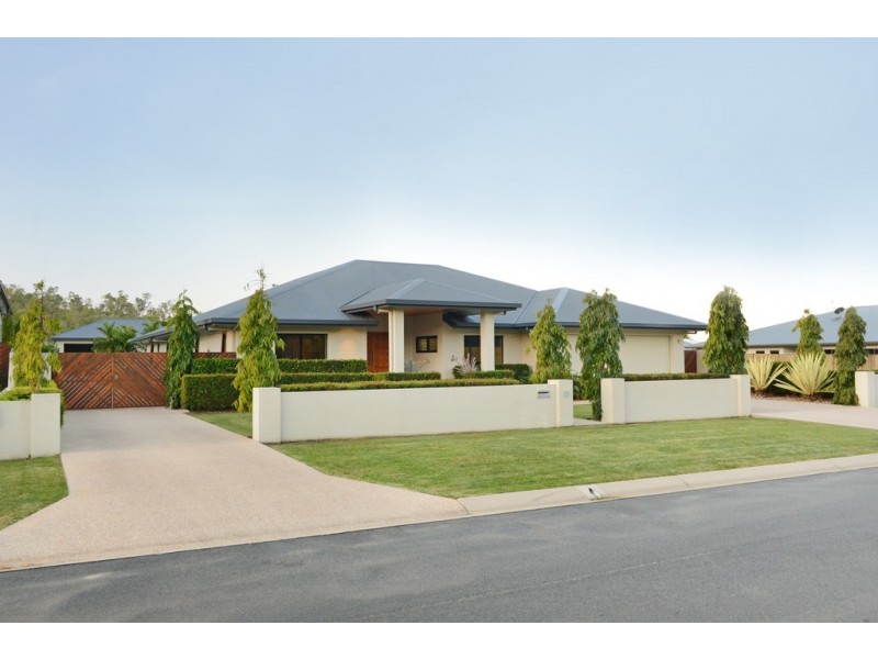 11 Henderson Street, Cannonvale QLD 4802