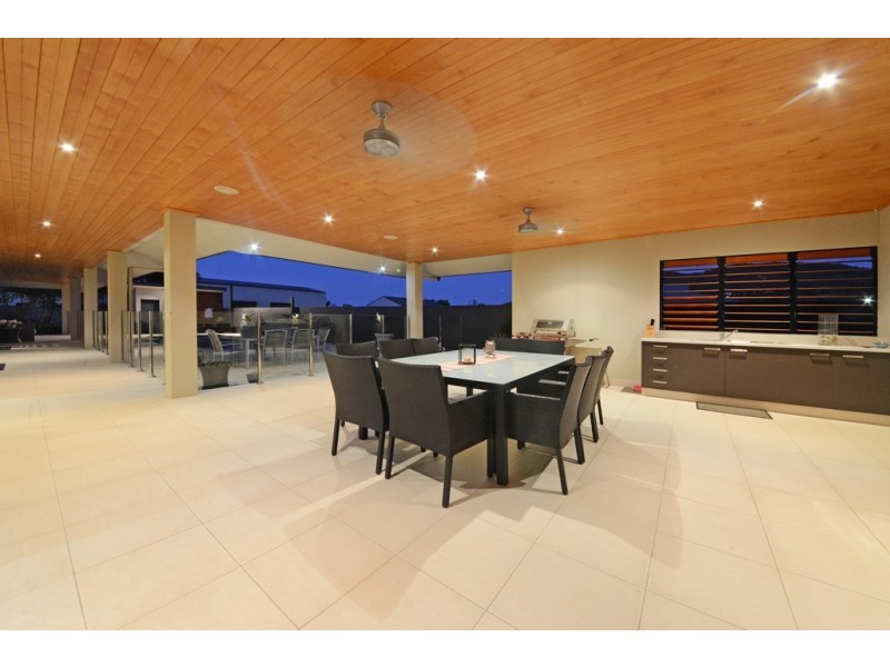 11 Henderson Street, Cannonvale QLD 4802