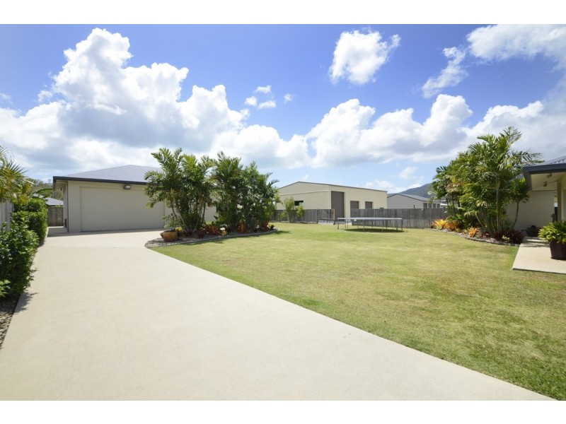 11 Henderson Street, Cannonvale QLD 4802