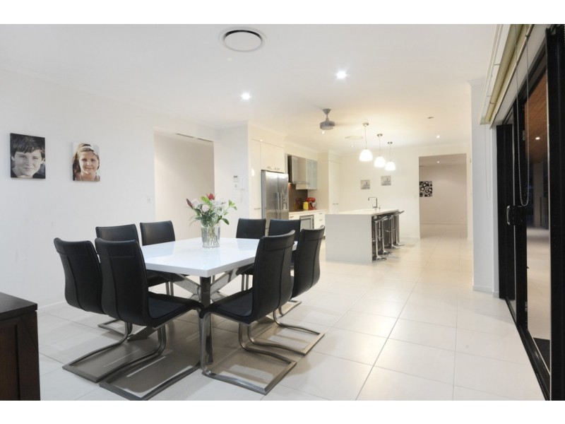 11 Henderson Street, Cannonvale QLD 4802