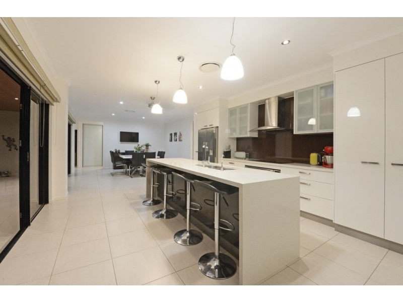 11 Henderson Street, Cannonvale QLD 4802