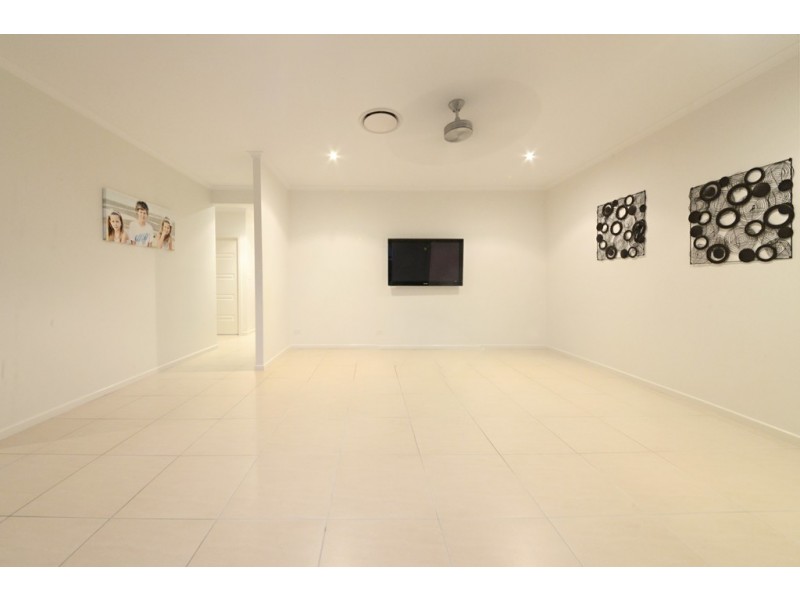 11 Henderson Street, Cannonvale QLD 4802