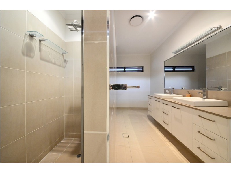 11 Henderson Street, Cannonvale QLD 4802