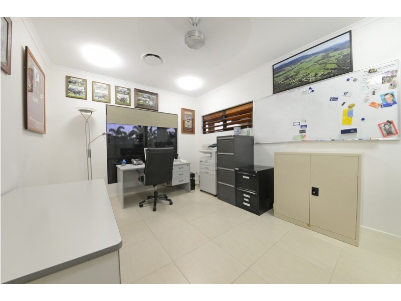 11 Henderson Street, Cannonvale QLD 4802