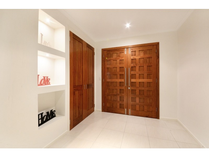 11 Henderson Street, Cannonvale QLD 4802