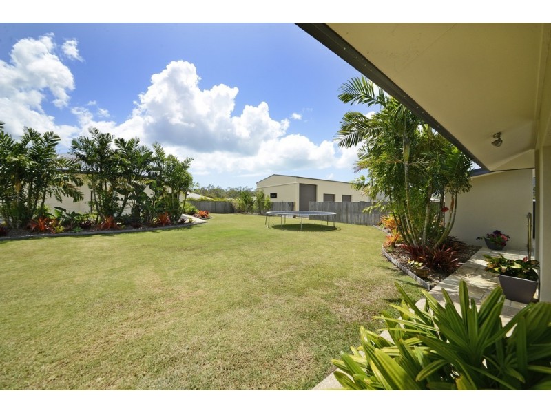 11 Henderson Street, Cannonvale QLD 4802