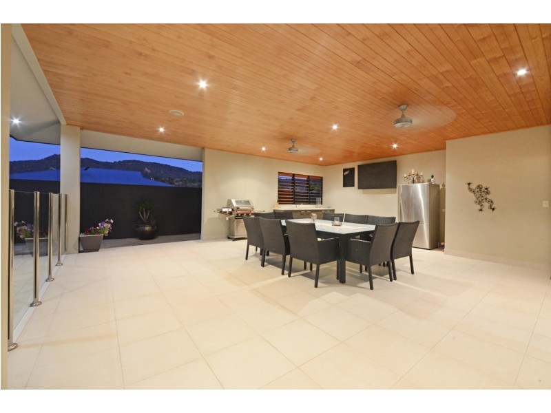 11 Henderson Street, Cannonvale QLD 4802