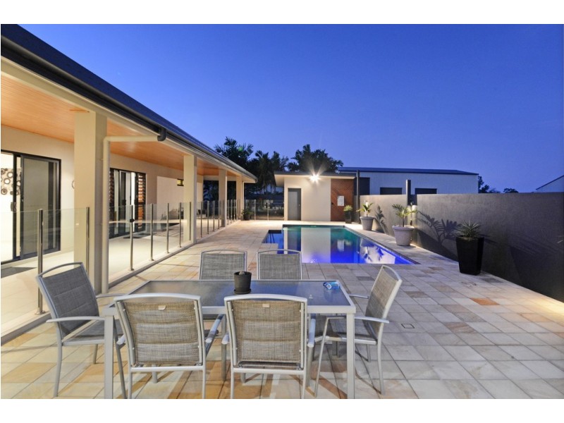 11 Henderson Street, Cannonvale QLD 4802