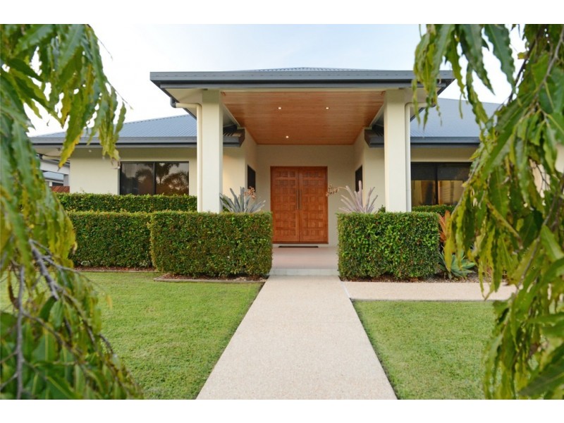 11 Henderson Street, Cannonvale QLD 4802