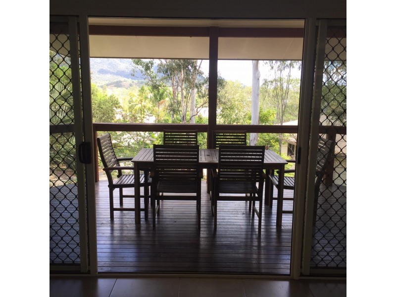 2/9 Macarthur Drive, Cannonvale QLD 4802