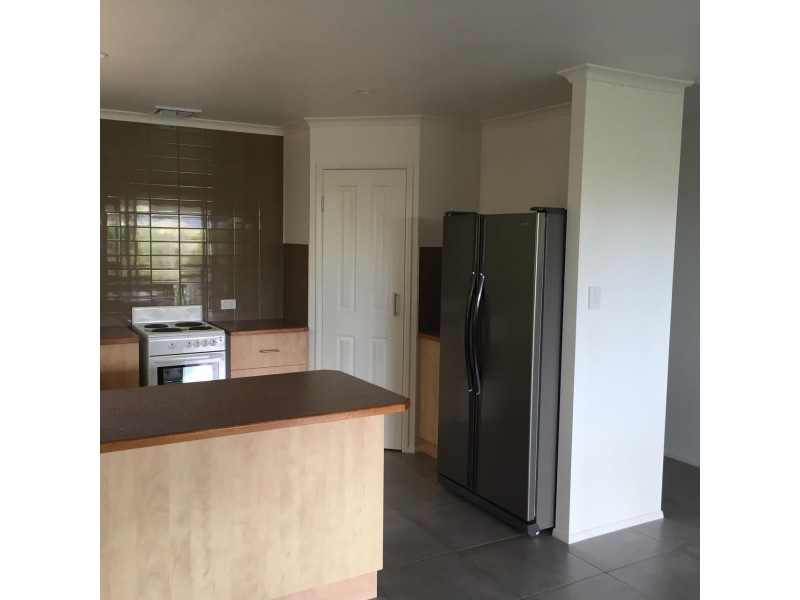 2/9 Macarthur Drive, Cannonvale QLD 4802