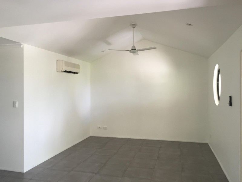 2/9 Macarthur Drive, Cannonvale QLD 4802
