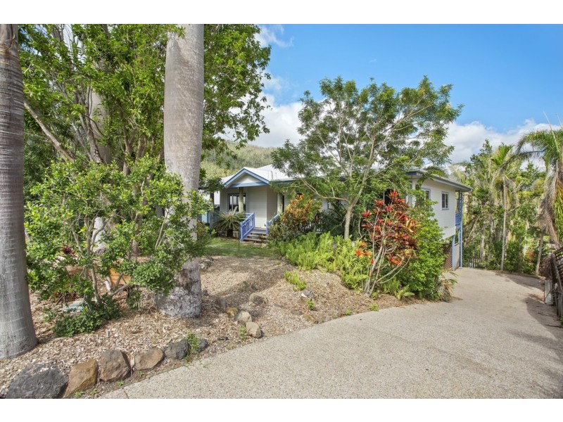 12 Panoramic Court, Cannonvale QLD 4802
