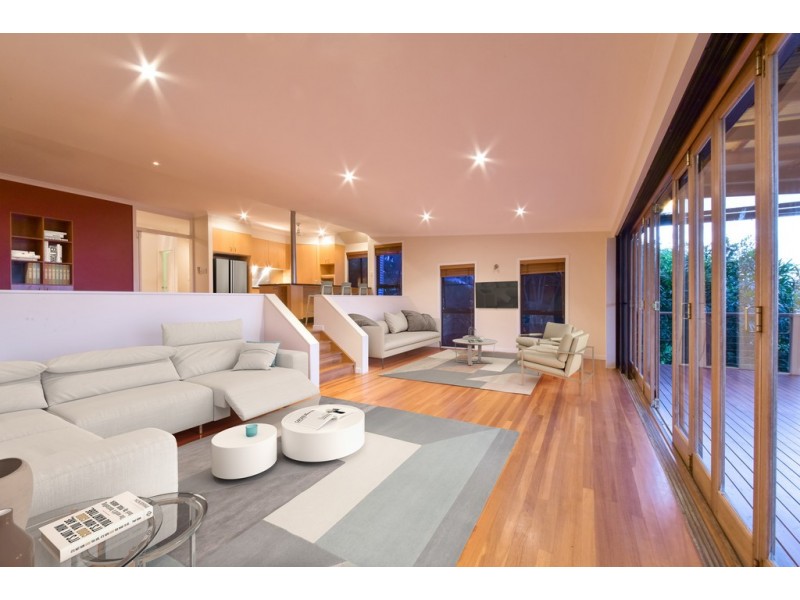 17 Woodwark Crescent, Cannonvale QLD 4802