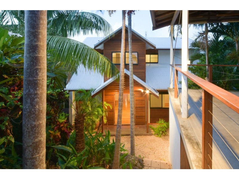 17 Woodwark Crescent, Cannonvale QLD 4802