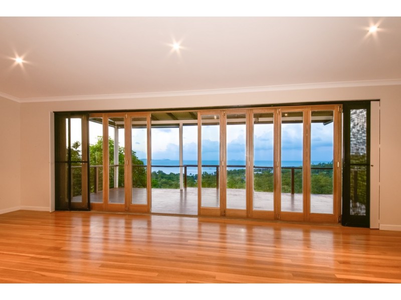 17 Woodwark Crescent, Cannonvale QLD 4802