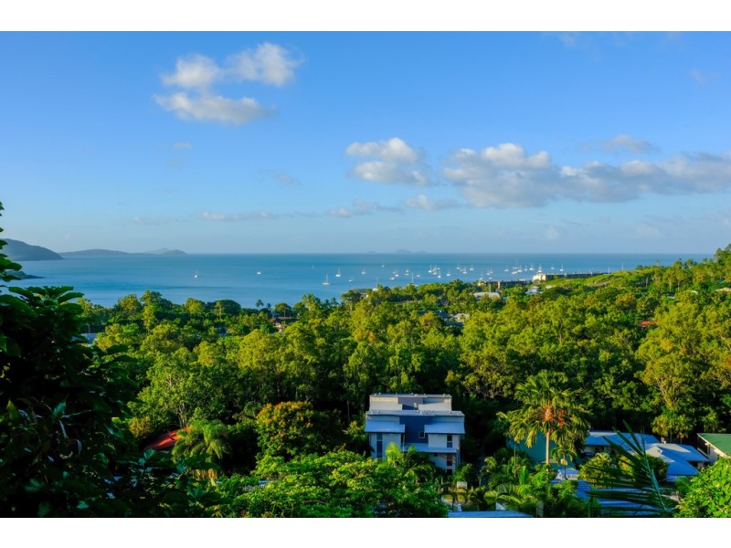 17 Woodwark Crescent, Cannonvale QLD 4802
