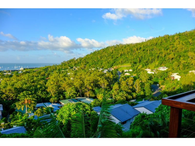 17 Woodwark Crescent, Cannonvale QLD 4802