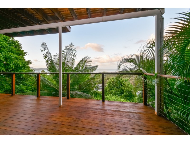 17 Woodwark Crescent, Cannonvale QLD 4802