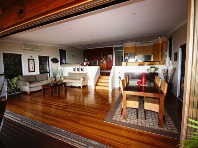 17 Woodwark Crescent, Cannonvale QLD 4802