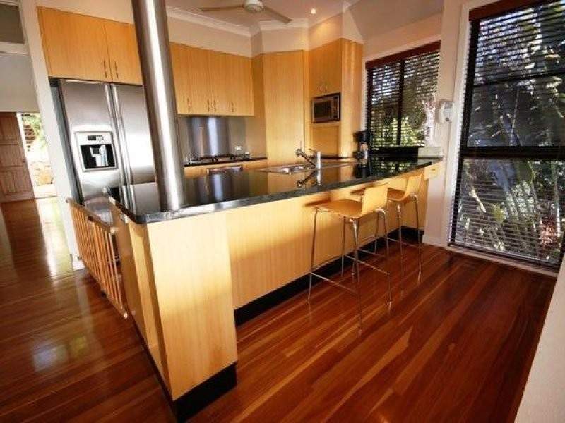 17 Woodwark Crescent, Cannonvale QLD 4802