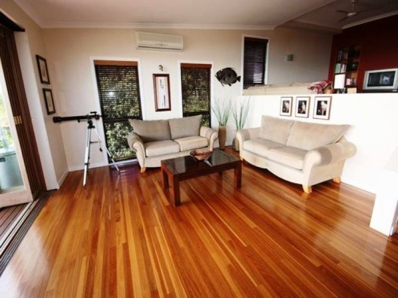 17 Woodwark Crescent, Cannonvale QLD 4802