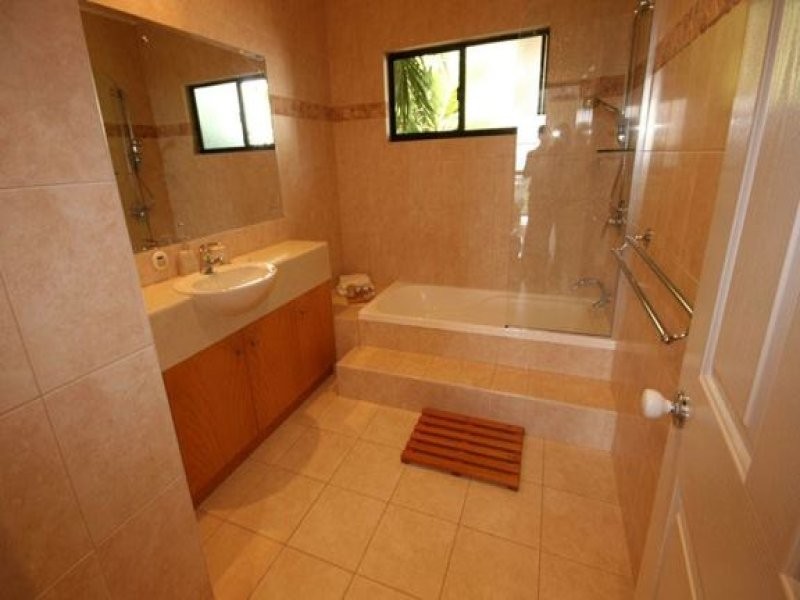 17 Woodwark Crescent, Cannonvale QLD 4802
