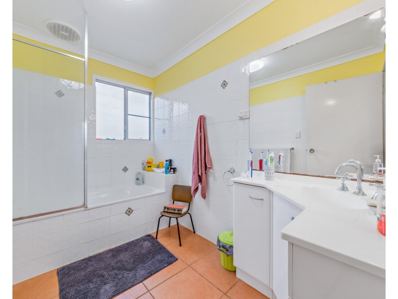 17 Manooka Drive, Cannonvale QLD 4802