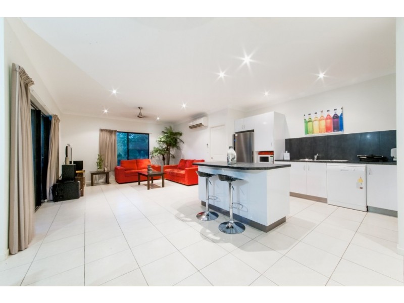 1/13 Ryben Court, Cannonvale QLD 4802