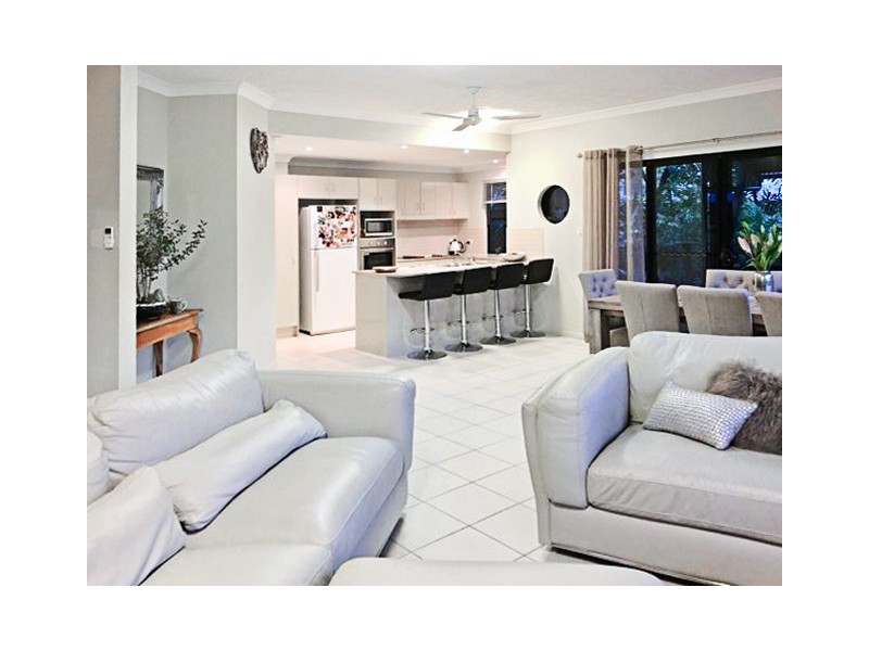 4/14 Altmann Avenue, Cannonvale QLD 4802