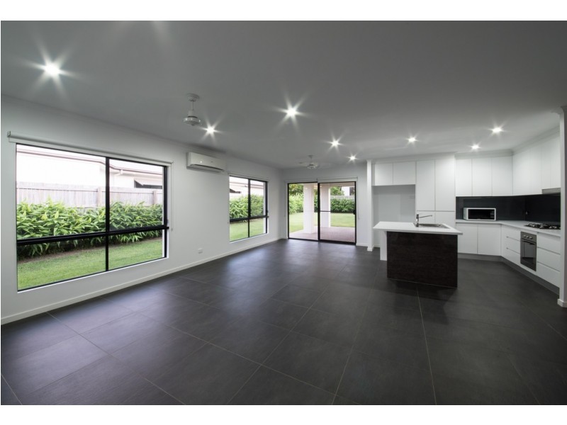 4 Flinders Court, Cannonvale QLD 4802