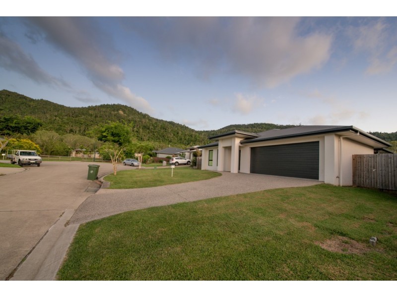 4 Flinders Court, Cannonvale QLD 4802