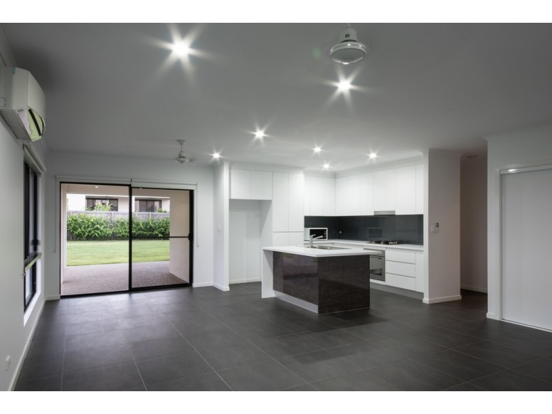 4 Flinders Court, Cannonvale QLD 4802