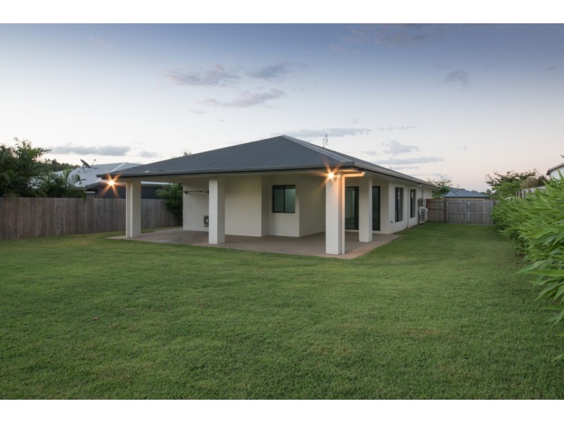 4 Flinders Court, Cannonvale QLD 4802