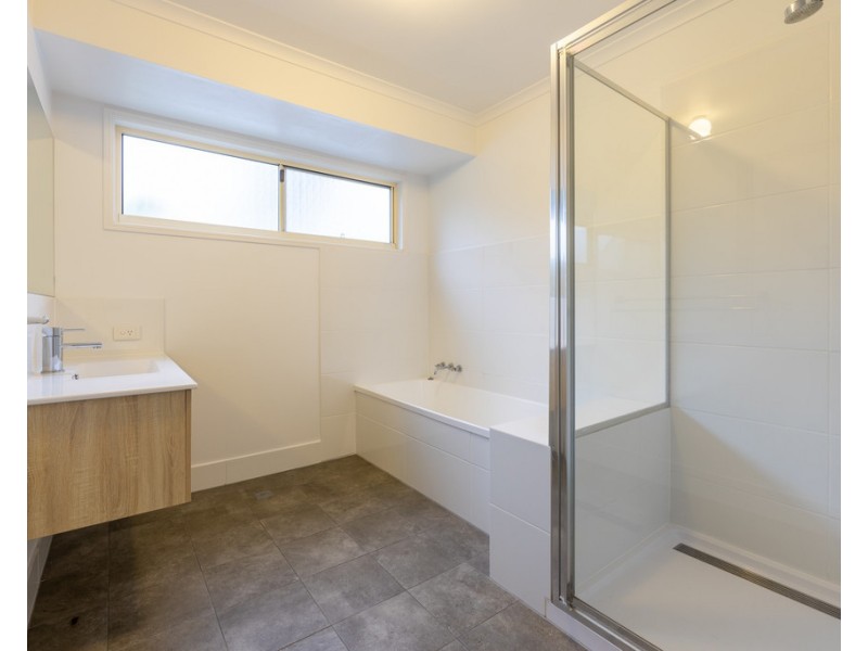 11 Macona Crescent, Cannonvale QLD 4802